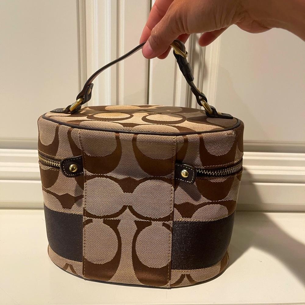 Rare Coach signature cosmetic bag - Picture 2 of 6